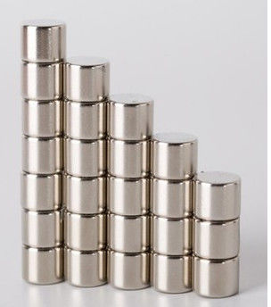 Los imanes diametricalmente magnetizados del neodimio, sinterizaron los imanes fuertes N52 del cilindro