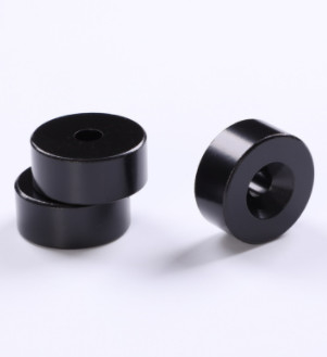 Los imanes de capa de epoxy negros de NdFeB del anillo modificaron el anillo para requisitos particulares magnético fuerte estupendo